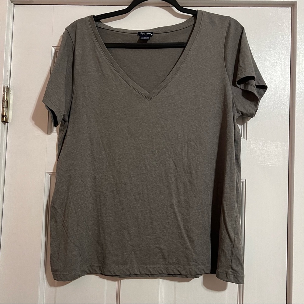 #175 SPLENDID FAYE V-NECK TEE SIZE EXTRA LARGE